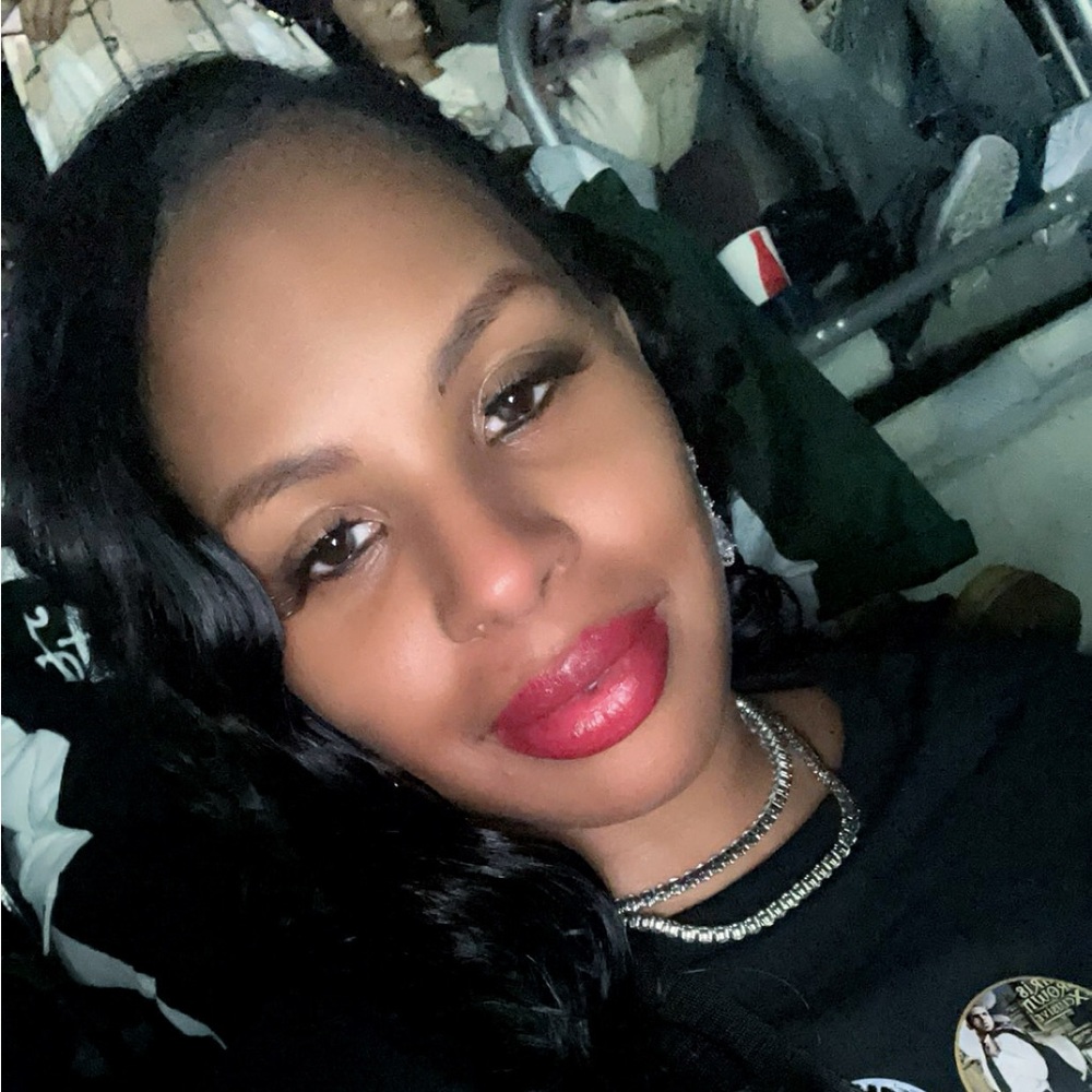 Meet your Posher, Ms goldiee